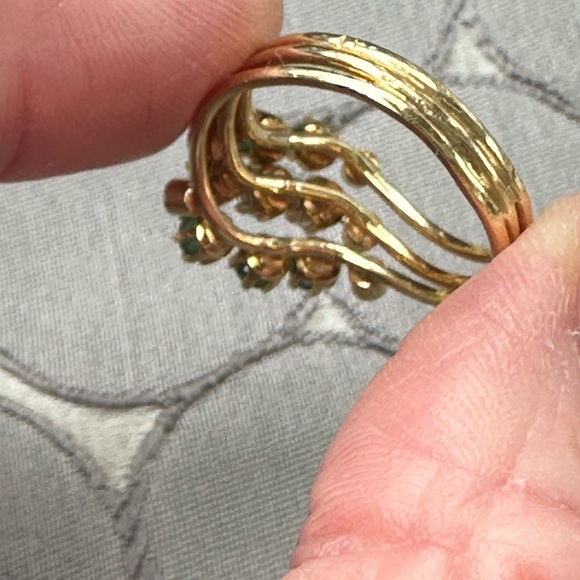 14 carat gold Emerald and diamond cocktail ring - Picture 6 of 8